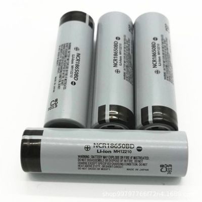 3.2V 3200mah李イオン電池18650の抜け目がなく軽い18650円柱細胞