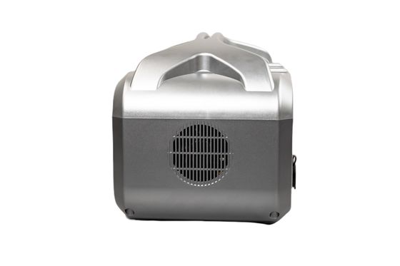 UL / CE 承認 576Wh AC 出力 パワー 3 時間以内に充電 携帯型太陽光発電所 LEDライト付き RV