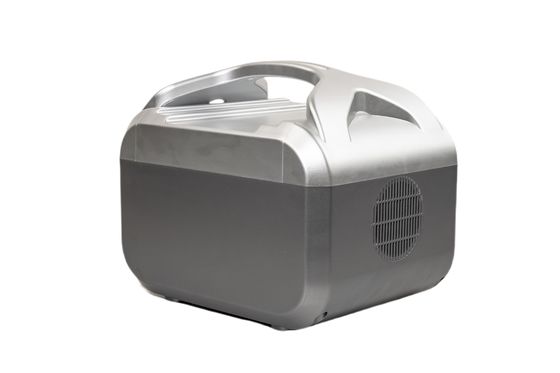 UL / CE 承認 576Wh AC 出力 パワー 3 時間以内に充電 携帯型太陽光発電所 LEDライト付き RV
