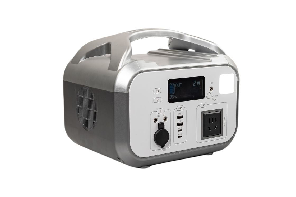 UL / CE 承認 576Wh AC 出力 パワー 3 時間以内に充電 携帯型太陽光発電所 LEDライト付き RV